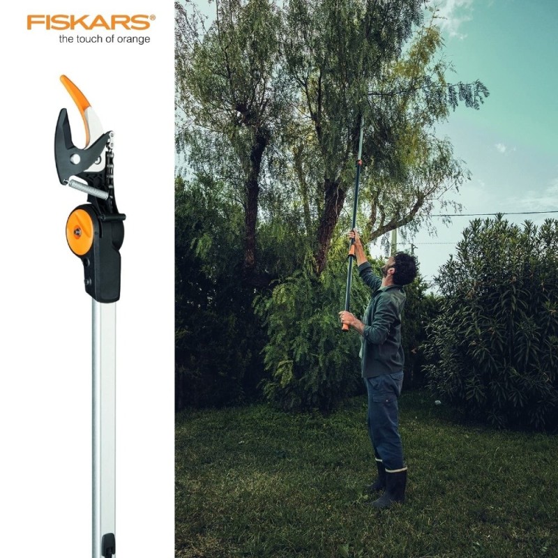 Come potare gli alberi da terra con Fiskars UPX86