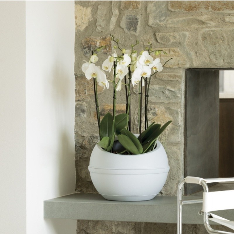 vaso da arredo moderno a forma di spera colore bianco Bama