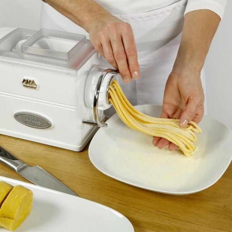 Bucatini fatti in casa per un ottima amatriciana
