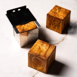 Stampo professionale in acciaio inox a forma di cubo 6x6x6 cm con coperchio a sfilare Pavoni Italia per pasticceria moderna