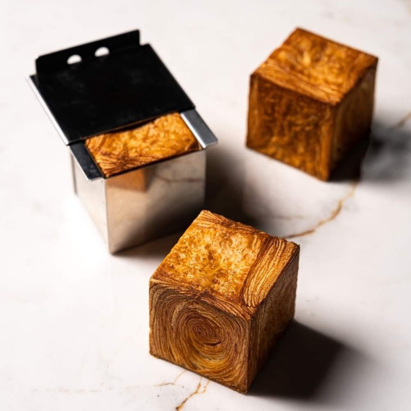 Stampo professionale in acciaio inox a forma di cubo 6x6x6 cm con coperchio a sfilare Pavoni Italia per pasticceria moderna