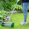 Rullo Aeratore in uso su un prato verde