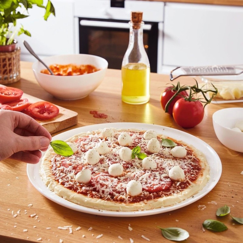 Vista frontale del piatto pizza bianco in vetro temperato Arcopal 32 cm Luminarc
