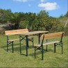 tavolo da giardino con due panchine in legno ideali per feste ed eventi