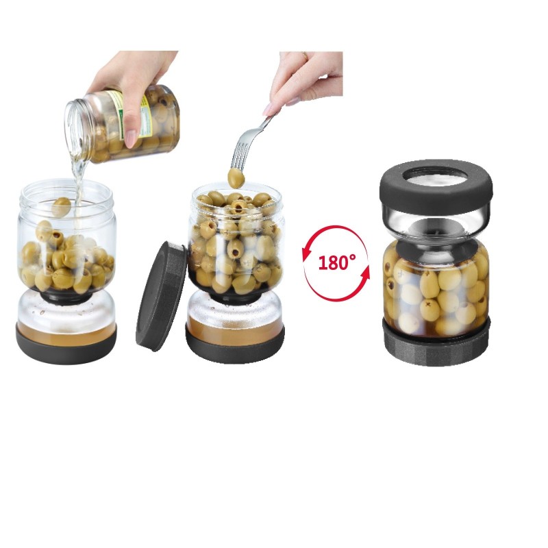 Dimostrazione di utilizzo del barattolo sgocciolatoio con olive immerse nel liquido