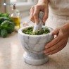Come preparare il pesto con il mortaio in pietra naturale - RagStore