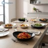 Tavola da pranzo con piatti in arcopal bianco e neri (luce e ombre) - RagStore