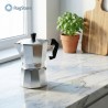 Caffettiera Moka Mokarella 3 tazze in alluminio su piano cucina in marmo - Design classico RagStore