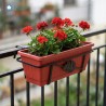 Fioriera in ferro con vaso in plastica a cassetta per fiori da balcone