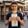 Sacchetto carta per panino Gnam Gnam con panino farcito in contesto street food